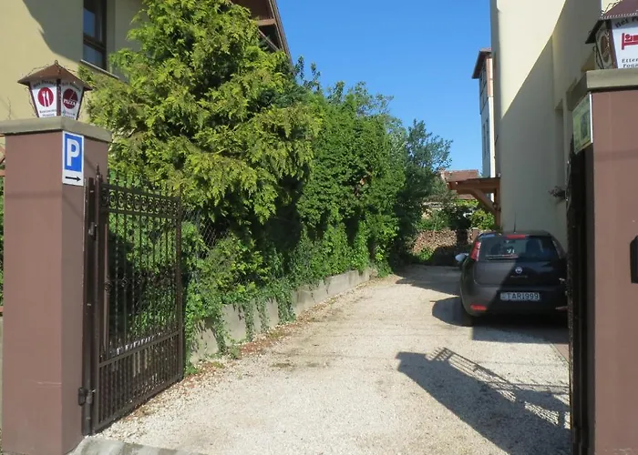 Bed & Breakfast Het Pecset Fogado Etterem Sopron